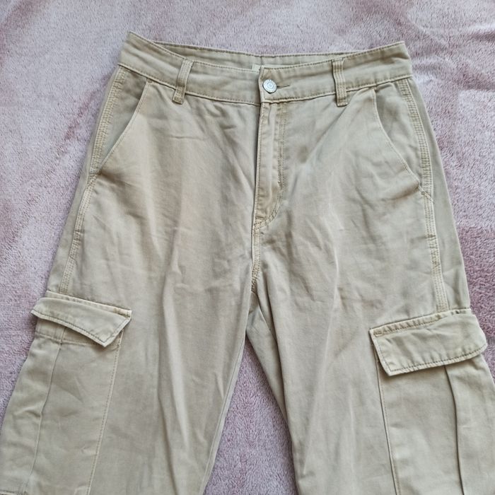 Spodnie beżowe Pull & Bear