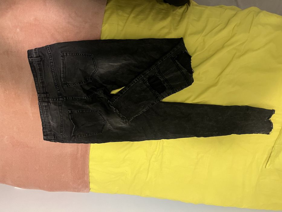 calça preta em bom estado