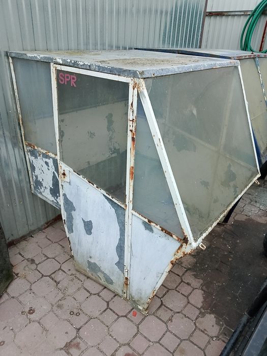 Kabina blaszana robiona starego typu Melex