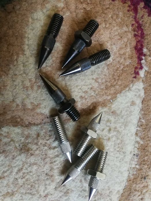 Шипы для акустики или аудиотехники.