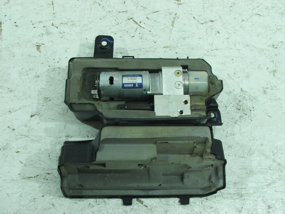 mercedes e klasa w211 pompa klapy tył a2118000048