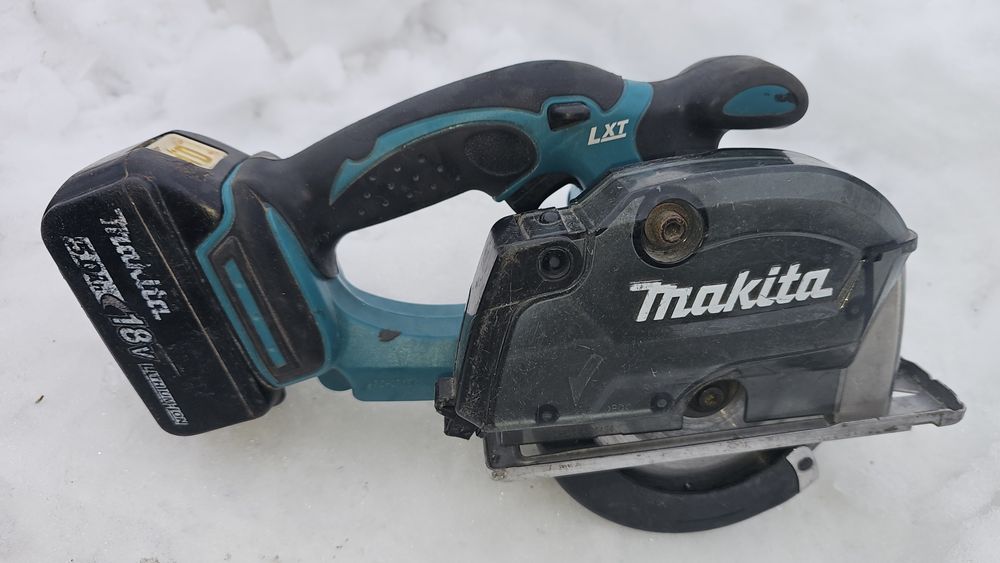 MAKITA Przecinarka piła do metalu akumulatorowa 18V  DCS552
