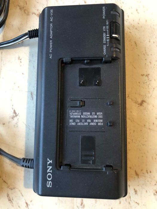 Адаптер - блок живлення Sony AC-V35 для камери