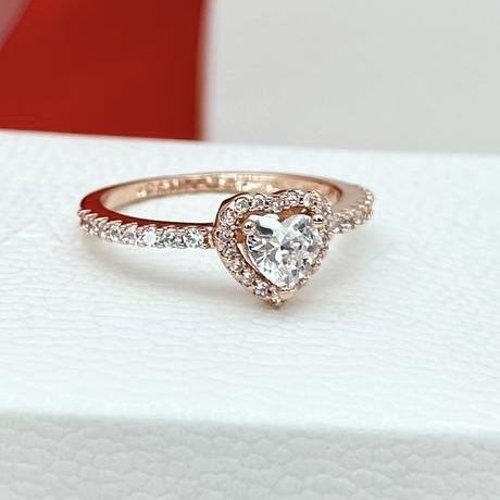 Срібна каблучка "Блискуче прозоре серце" Pandora (Пандора) 188421C02