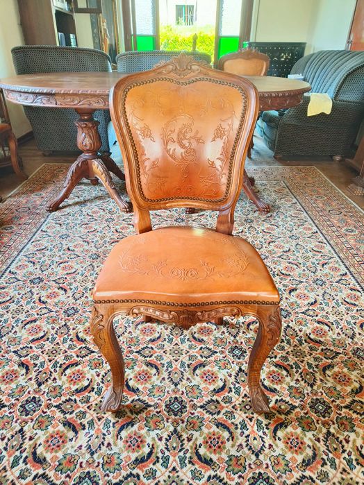 Magnífico Conjunto de Jantar Clássico – Mesa Extensível + 6 Cadeiras em Pele