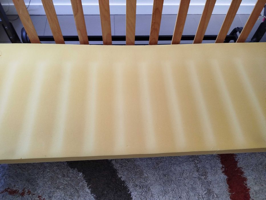 Sofá cama, em ripas