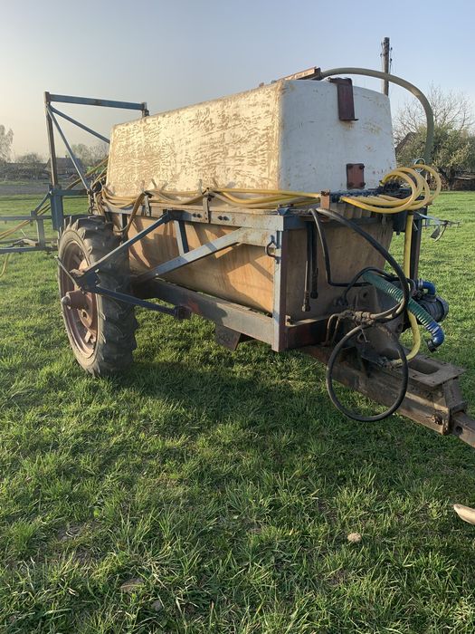 Продам оприскувач на 2 тонни