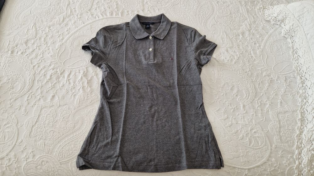 Polo cinza, TommyHilfinger, tamanho S/P