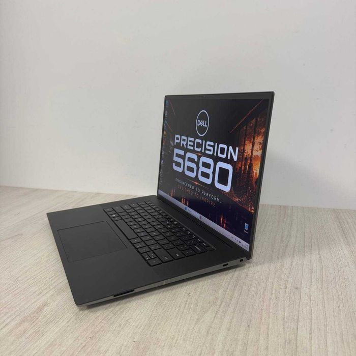 Dell Precision 5680 16.0" FHD+ IPS i9-13900H 64GB DDR5 SSD 1TB NVMe RTX 2000 Ada Generation 8GB