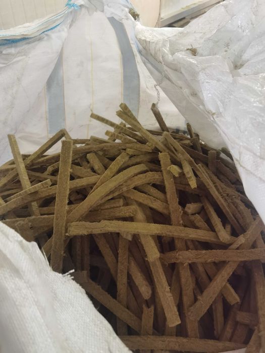 Wełna niewymiarowa - dredy oraz Pył z wełny mineralnej