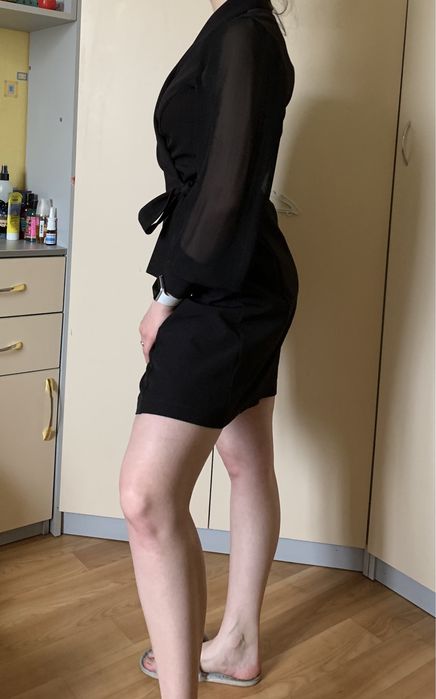 Гарненька Чорна сукня