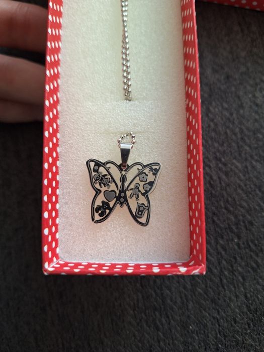 Piękny łańcuszek z zawieszką motyl motylek