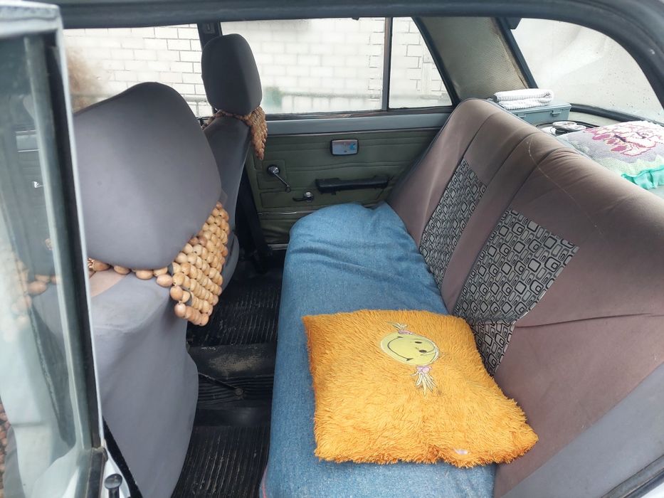 Автомобіль жигули 21011