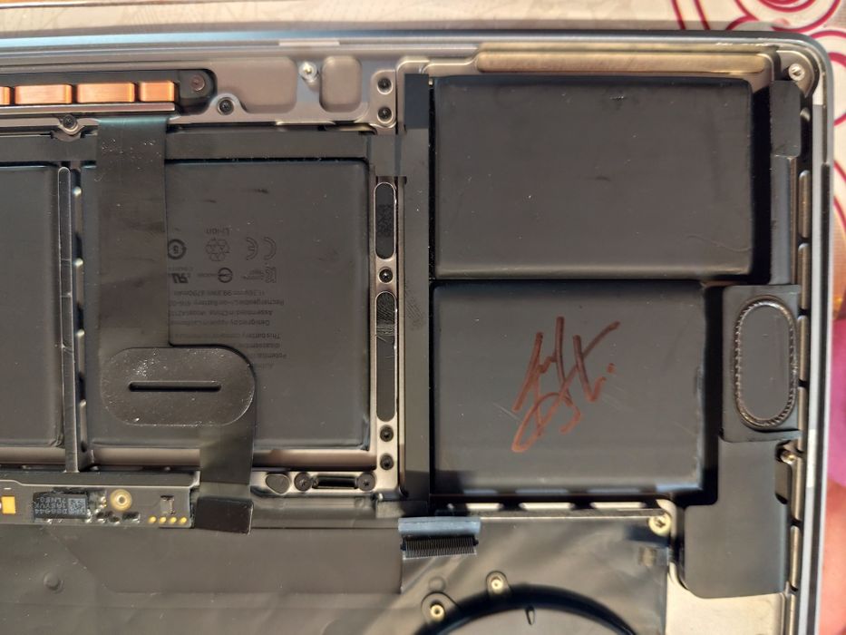 Топкейс ( палмрест) для MacBook Pro 16 (2019)