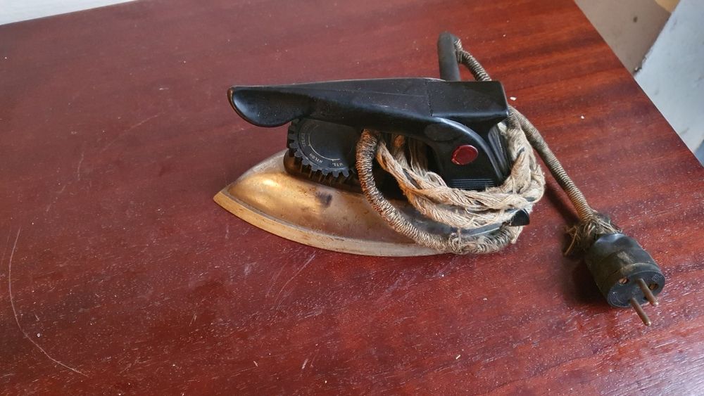 Żelazko z okresu PRL