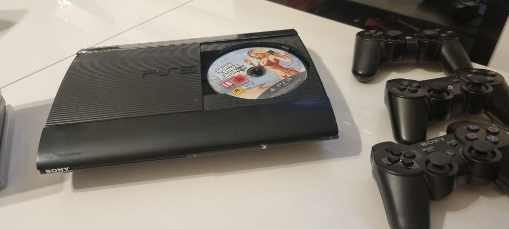 Ps3 super slim 1 Tb 3 pady +9gier