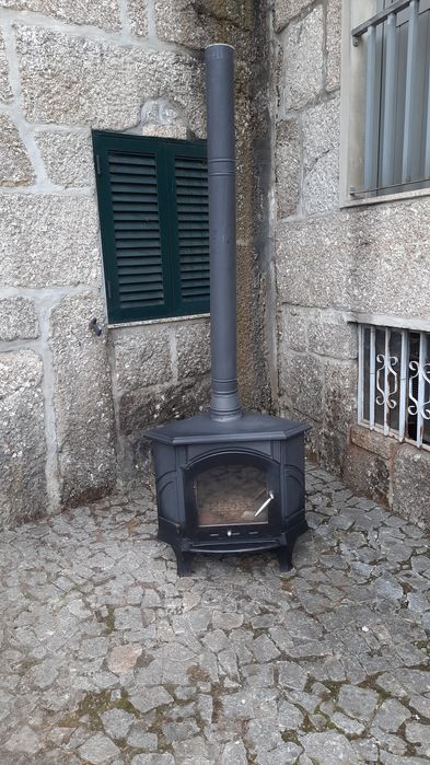 Salamandra a lenha, em excelente estado.