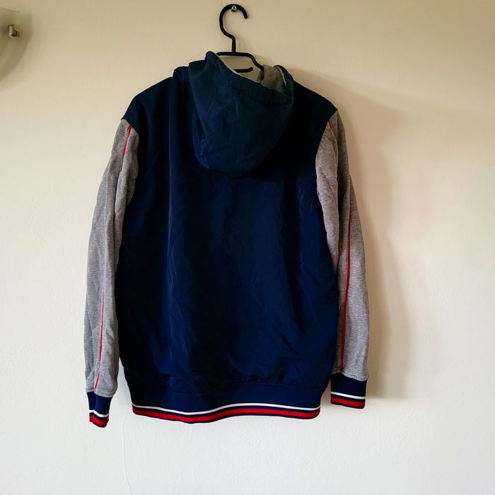 Varsity vibe – sportowa bluza Fishbone, styl college