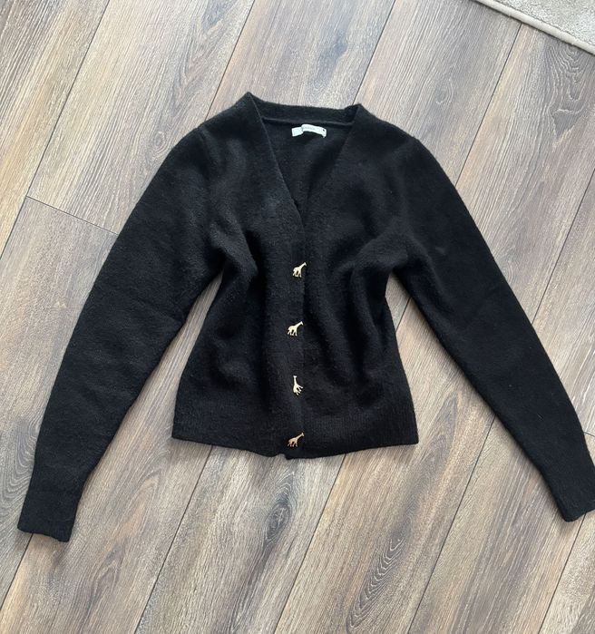 Czarny sweter Reserved