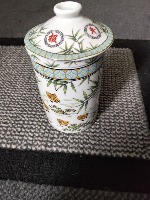 Chávena Oriental em Porcelana com Galos