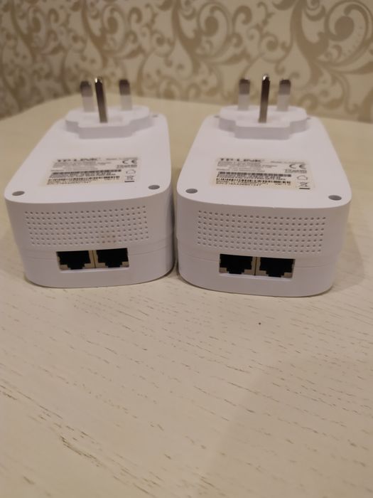 Комплект адаптерів TP-Link AV2000 2-Port Gigabit Passthrough Powerline