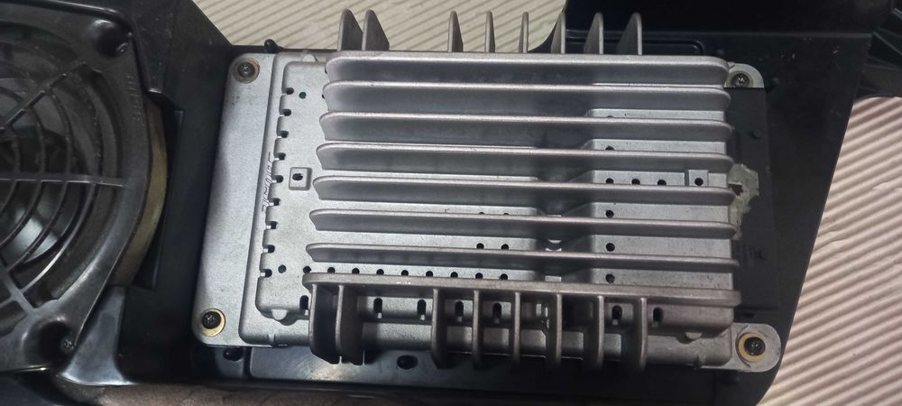 Subwoofer tuba wzmacniacz BOSE Audi A4 B7 kombi kpl