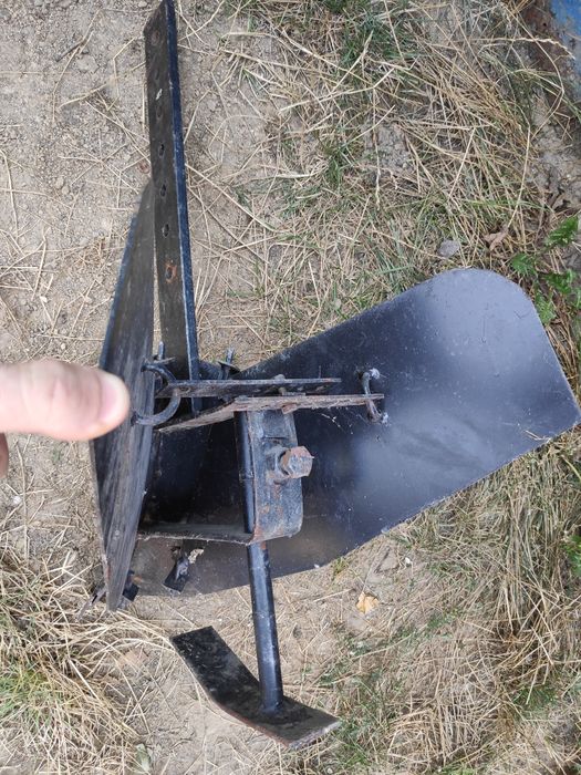 Плуг до мотоблока