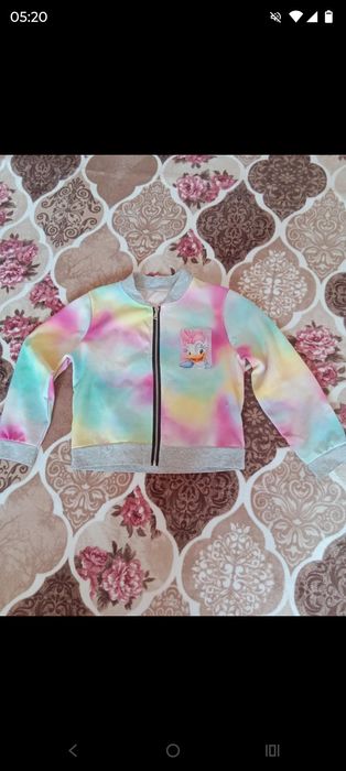 Sweterek na wiosnę dla dziewczynki