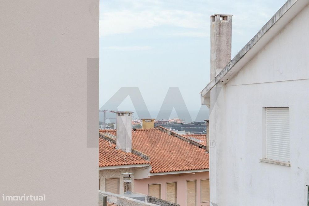 Moradia T3 Remodelada com Jardim, Terraço e Garagem em São Domingos de