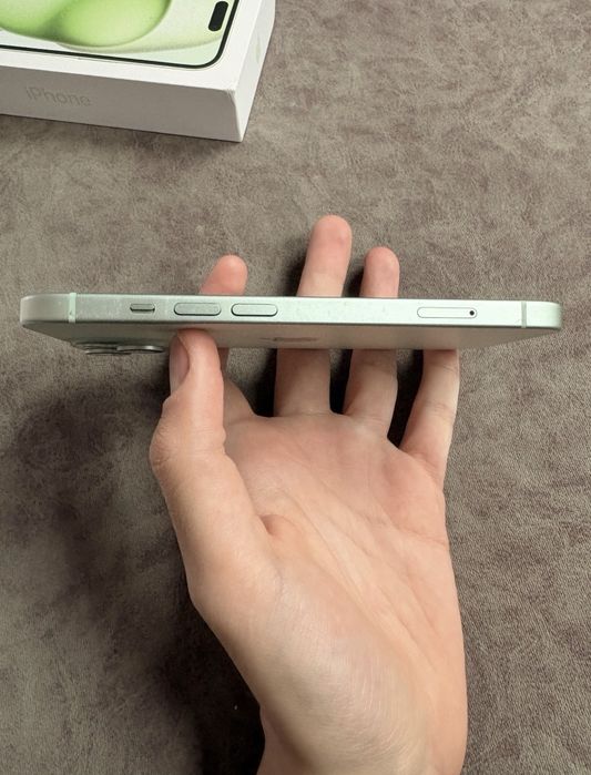 Iphone 15 verde 128GB bateria a 82%