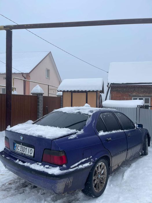 Продам бмв е36 1.8 бензин 1995