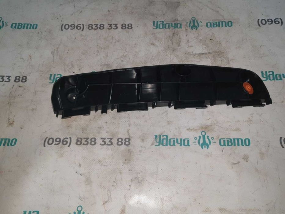 Крепление переднего бампера левое toyota prius 50 5211647050
