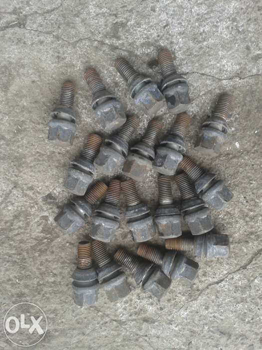 Renault Laguna 2 II śruby śruba do felg alufelg