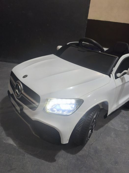 Carro Mercedes elétrico Criança
