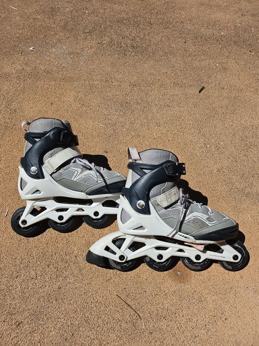 Patins oxelo tradicional e com todas alinhadas