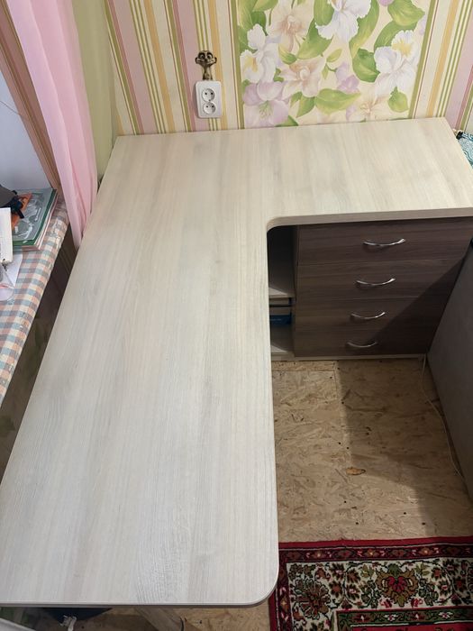 Продам письмовий стіл