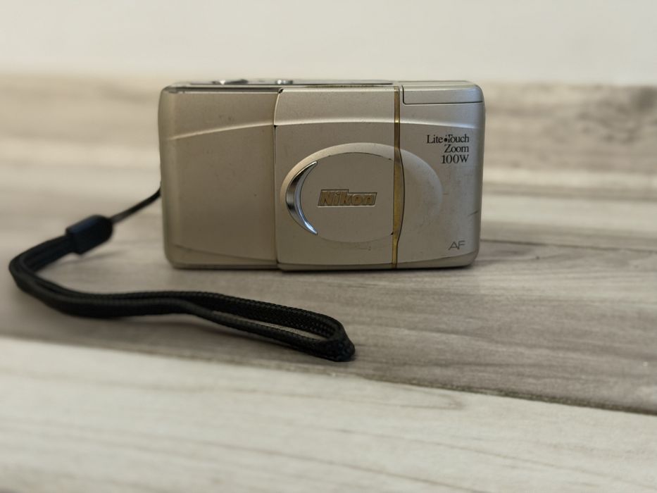 Фотоапарат Nikon Lite Touch 100W