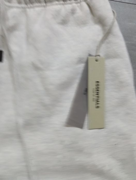 Spodenki essentials nowe