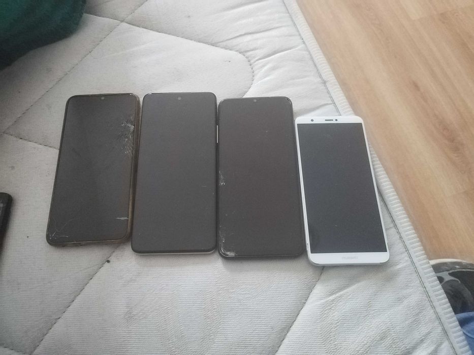 4 telemóveis estragados