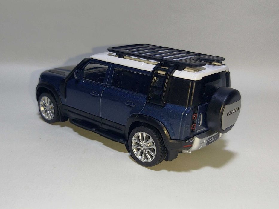 Land Rover Defender 110, 1:41