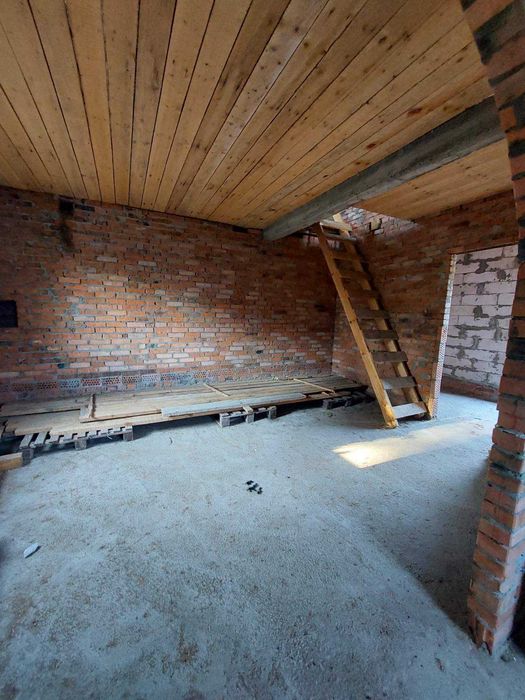 Продаж будинку в м.Самбір, село Ваньковичі. (25 сот.)ОГОРОДЖЕНИЙ.