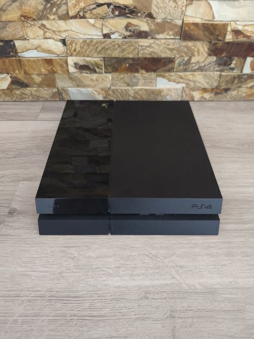 PlayStation 4 com 2 comandos