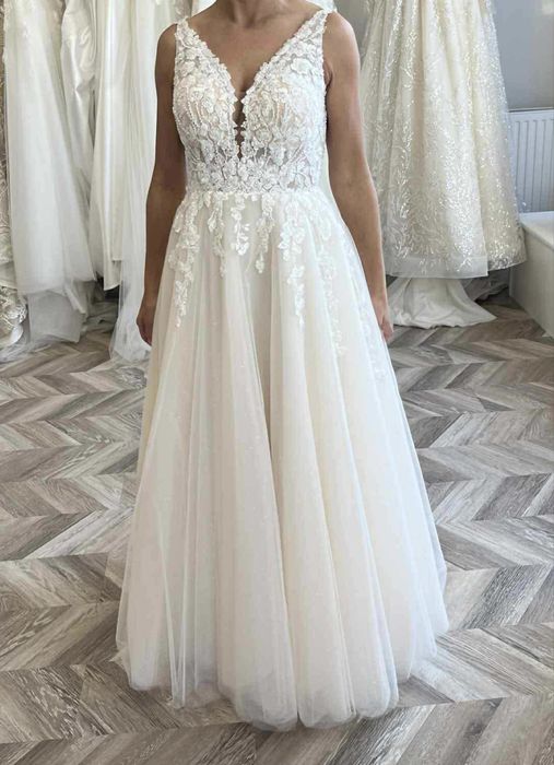 Piękna suknia ślubna litera A rozmiar s