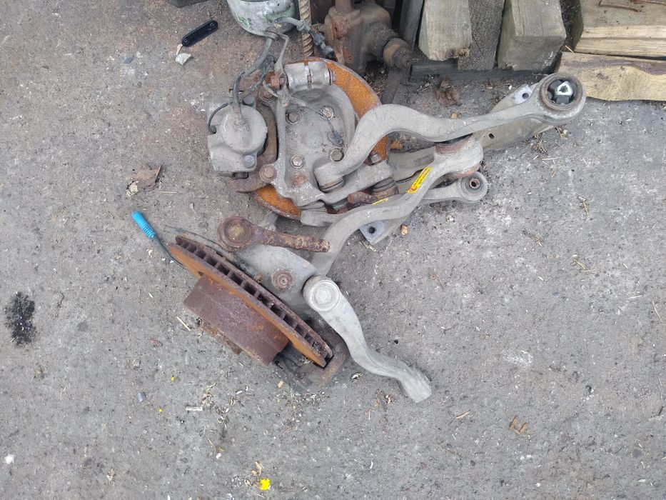 Zwrotnica przód lewa prawa BMW E60 E61 oryginał 2.0d