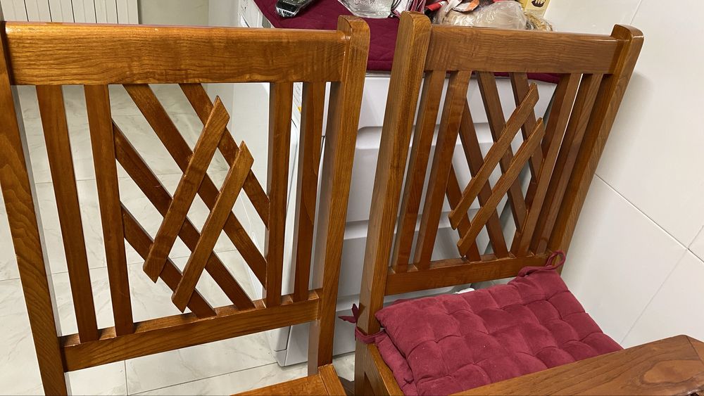 Mesa e 4 cadeiras em madeira de carvalho