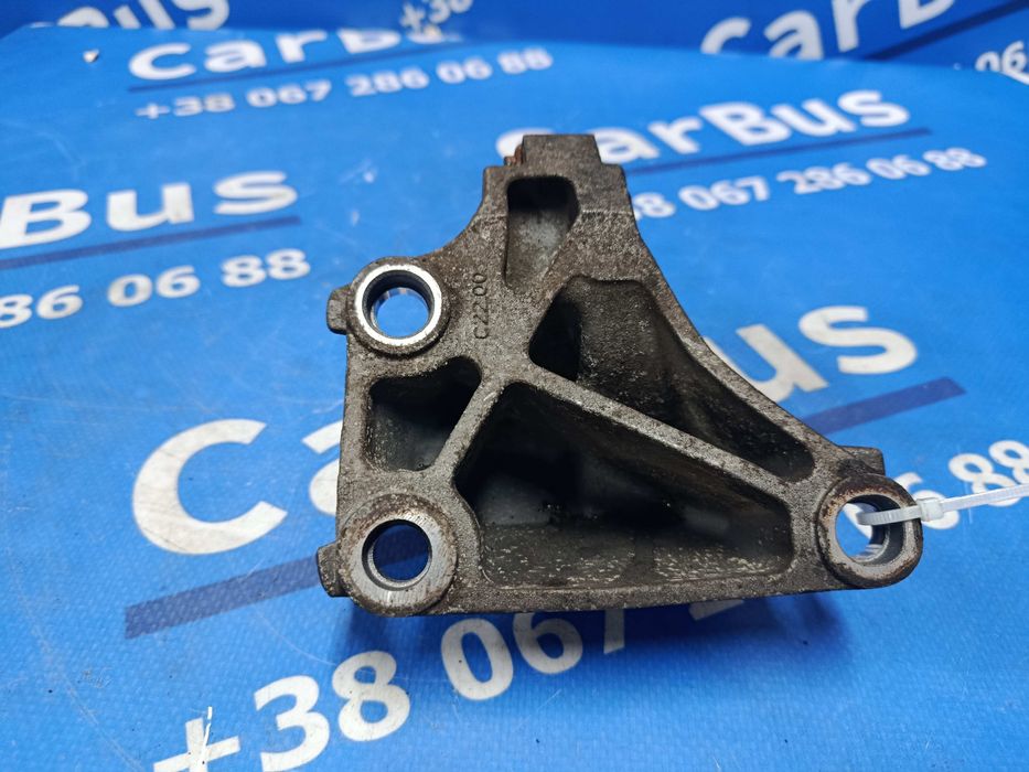 Кронштейн півосі Renault Trafic 3 Opel Vivaro  Трафик Виваро