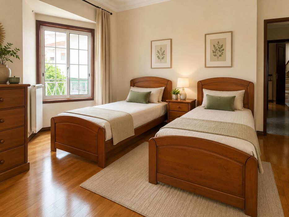Conjunto de Quarto em Madeira Maciça