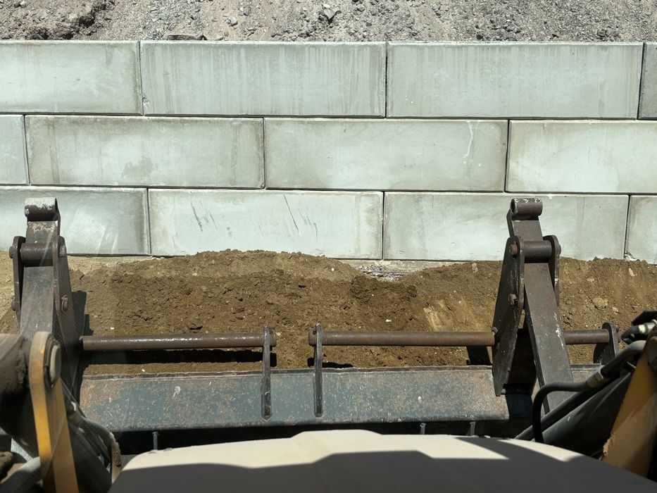 construção de muros em bloco maciço em betão