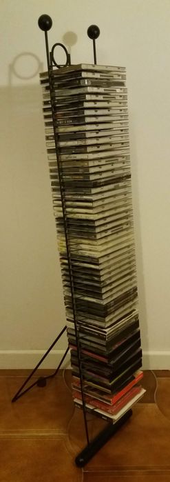 Torres para 40 CDs mais 9 CDs duplos, preta ou prateada