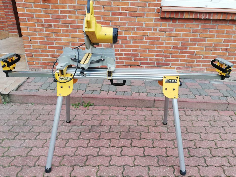 Dewalt DW 707 ukosnica ze stolem